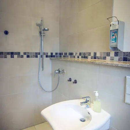 Rose Homes 4 *